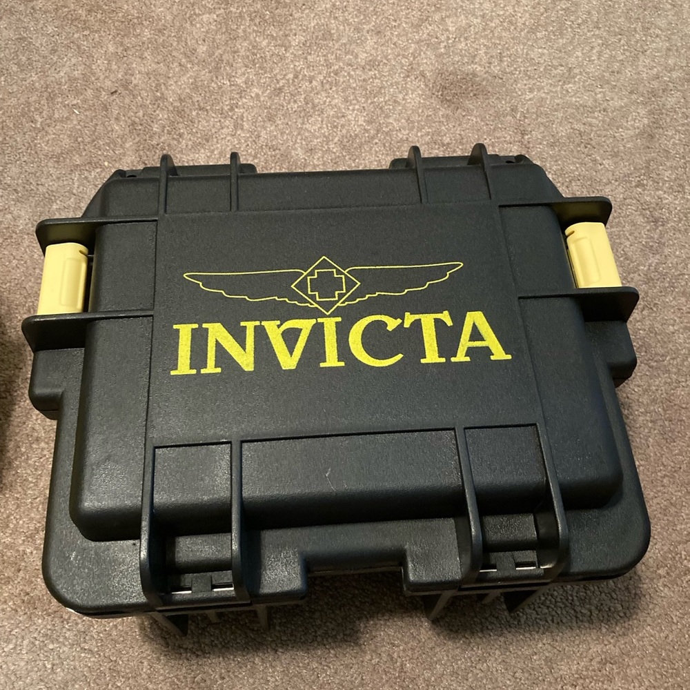Invicta 3- slot dive case